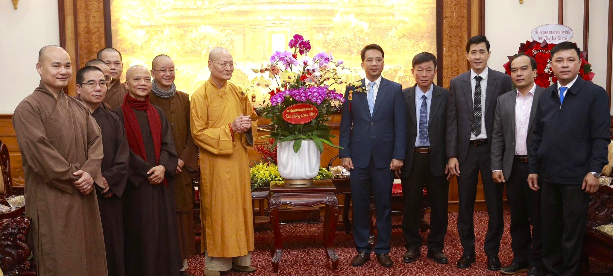 Học viện PGVN tại Huế thăm và chúc Tết đến UBND thành phố Huế