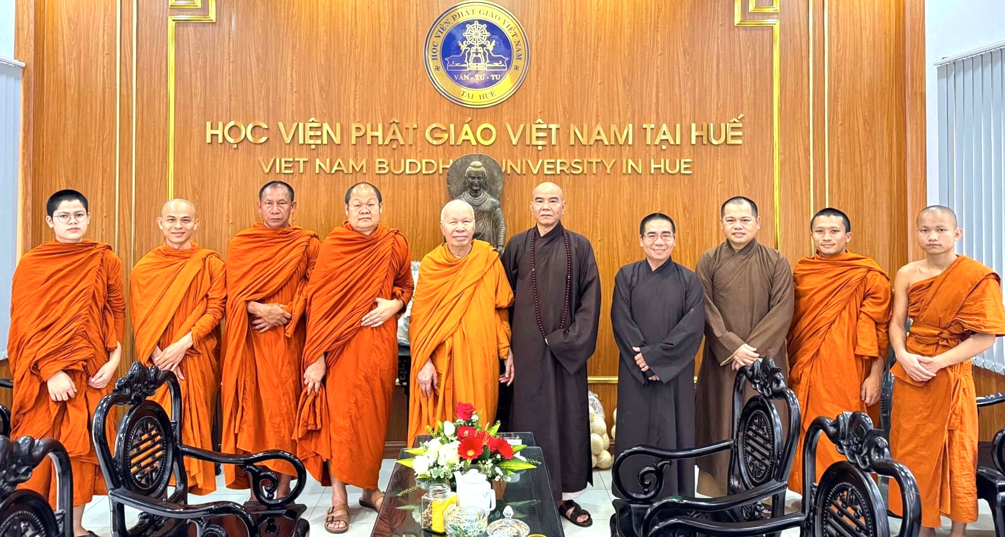 Chư Tôn đức Đại học Phật giáo MCU Nakhon Phanom (Thái Lan) thăm Học viện Phật giáo Việt Nam tại Huế