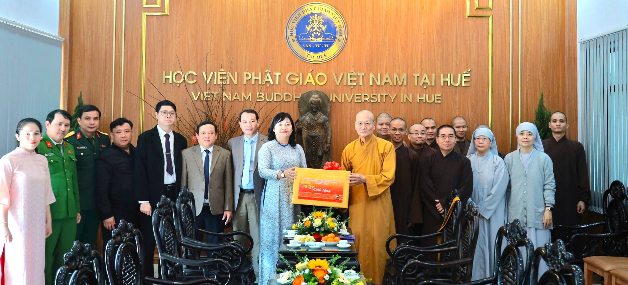 Lãnh đạo phường An Cựu thăm, chúc Tết đến Học viện PGVN tại Huế